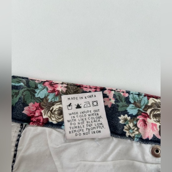 Women’s Denim Shorts, Floral Print, Size XS-S - Picture 8 of 8